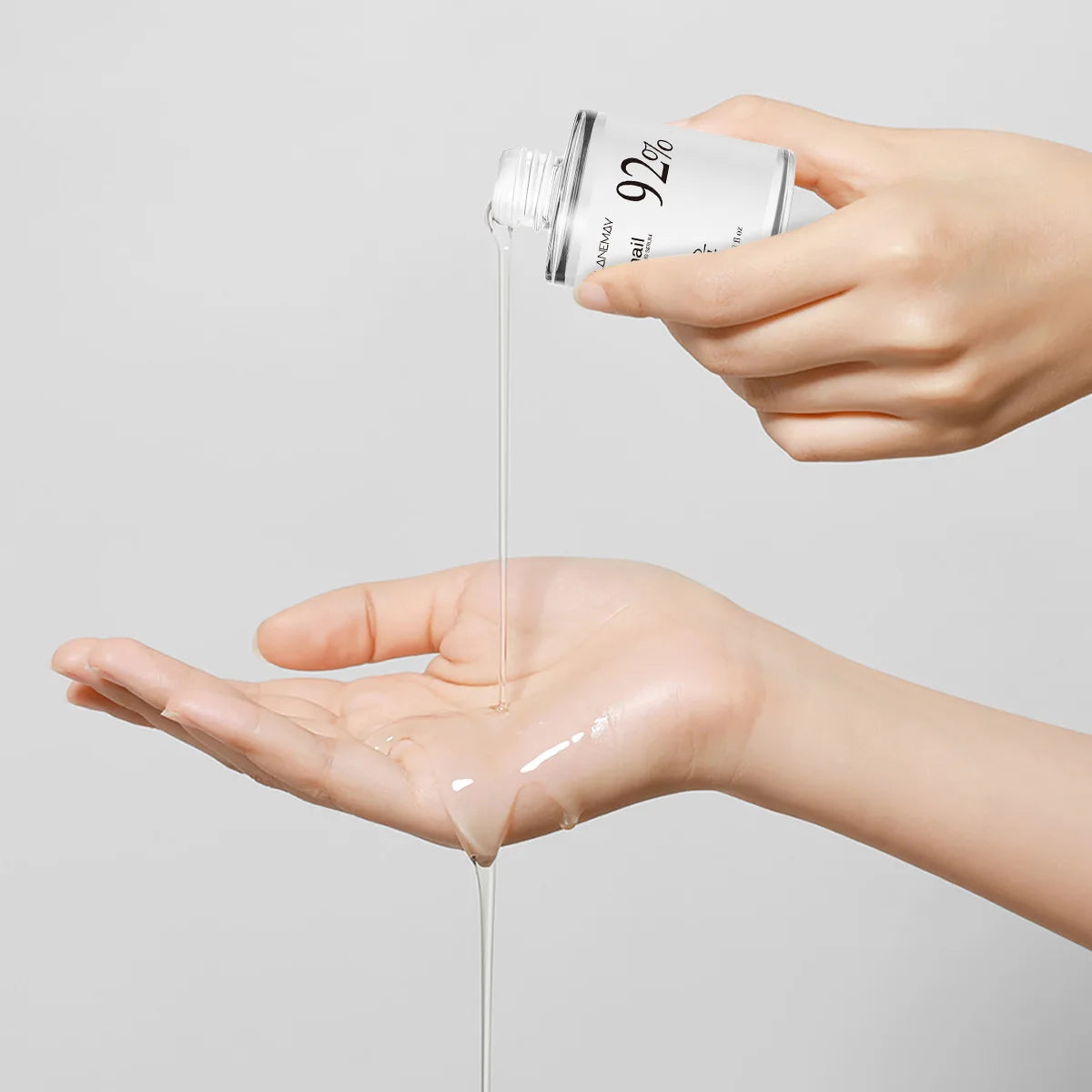 92% Snail Facial Essence Smoothing Your Skin Hydrating and Moisturizing Face Serum 100Ml